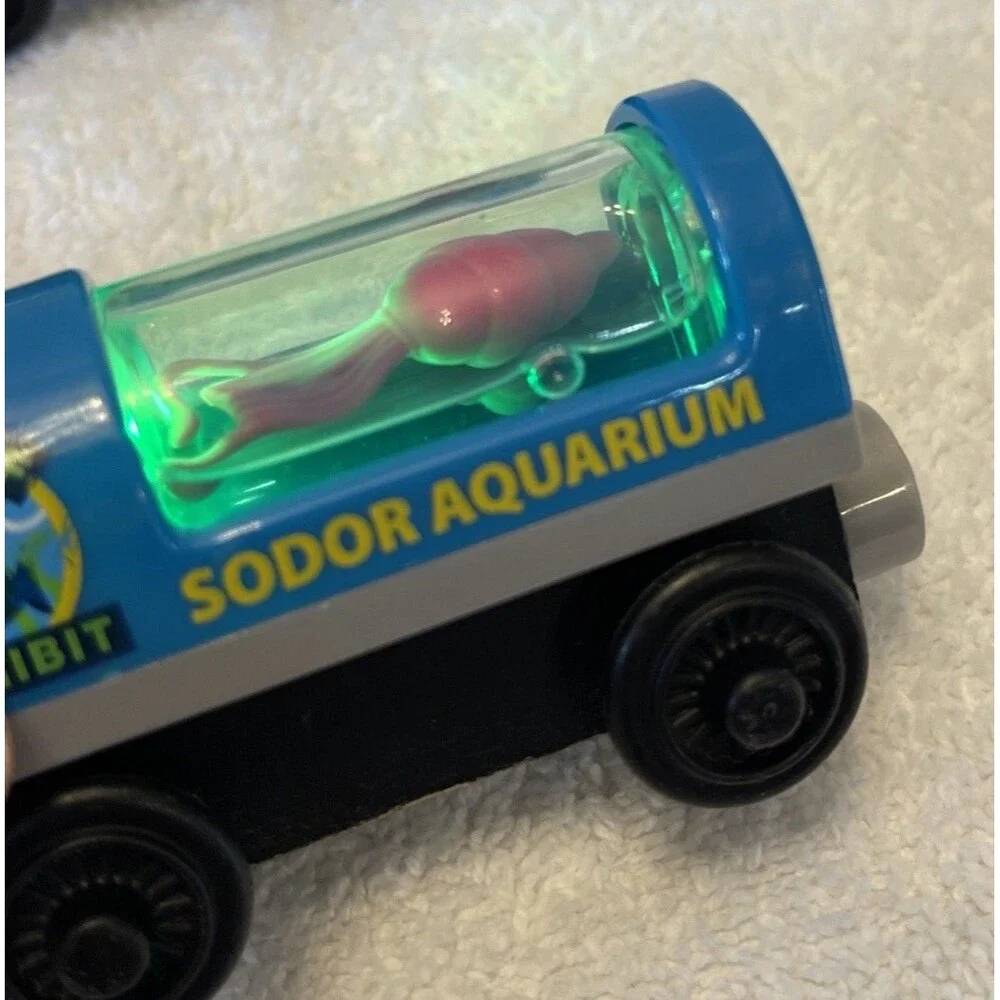 Thomas Wooden Railway Sodor Aquarium Light Up Shark & Squid Train Reef Exhibit